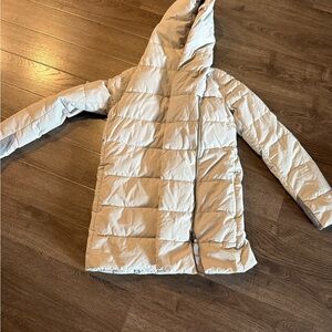 Lululemon Women's Hooded Puffer Jacket sz 4. Grayish cream